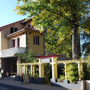 https://hotel-restaurant-les-platanes.hotels-rhonealpes.com